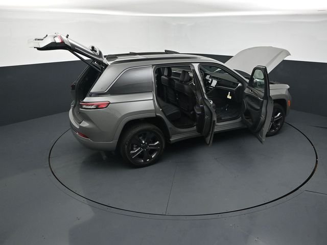 New 2027 Gray Jeep Limited Reserve image 30