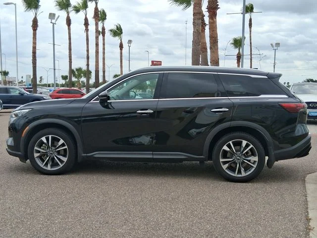 Used 2023 Black INFINITI LUXE image 3