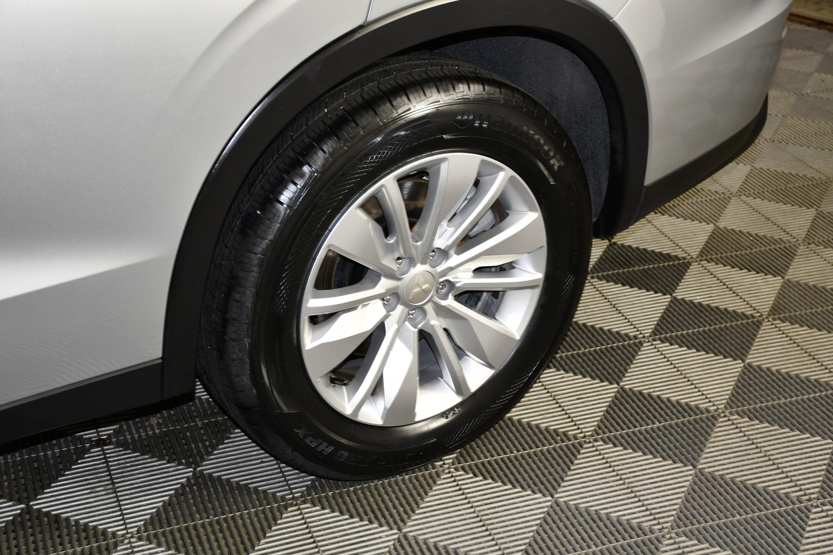 Used 2025 Silver Mitsubishi ES image 37