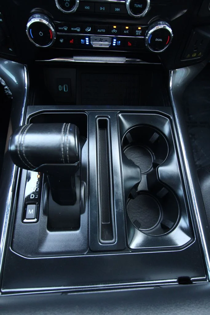 Used 2023  Ford Lariat image 27