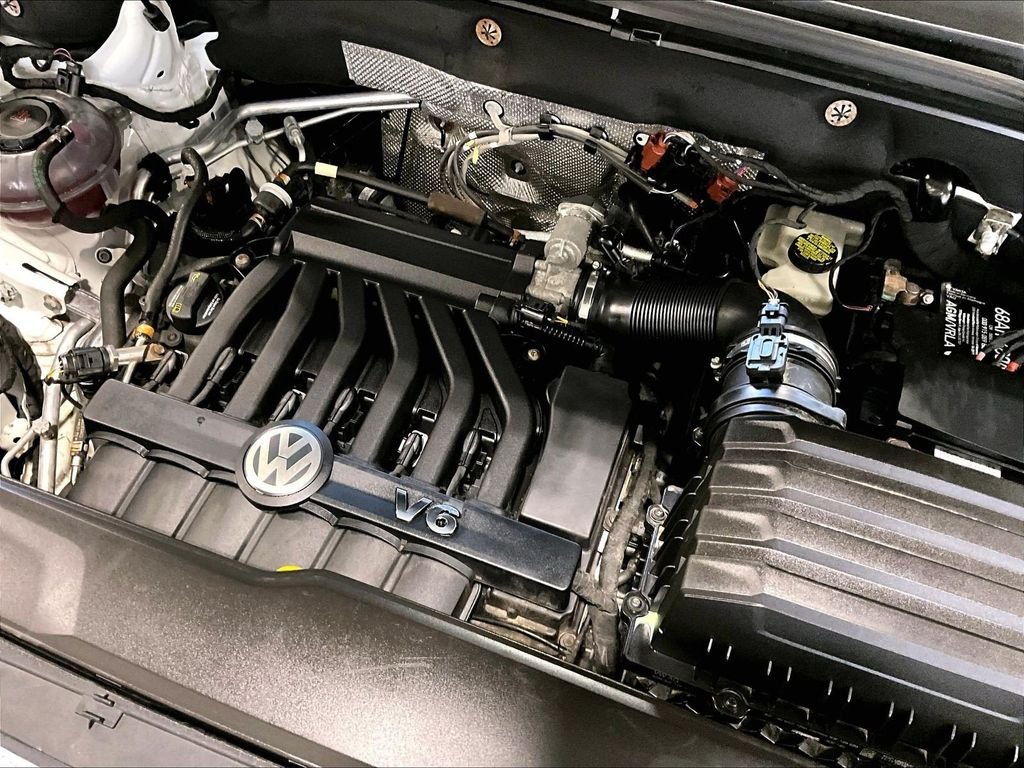 Used 2019 White Volkswagen 3.6L V6 SE image 36