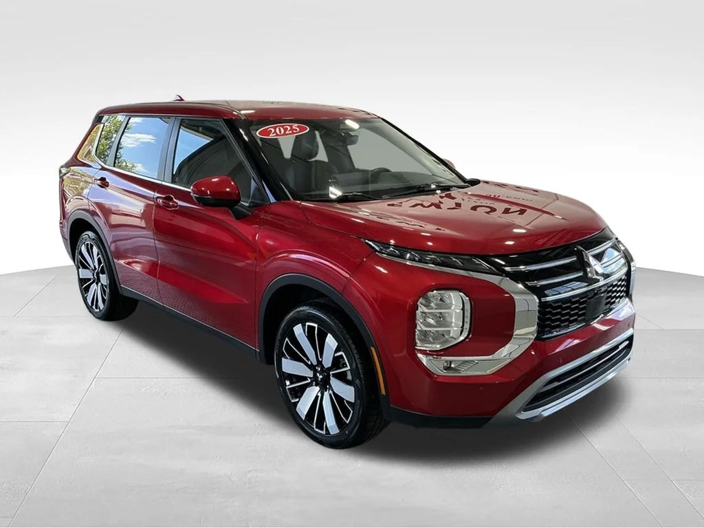2025 Mitsubishi Outlander SE 2WD's photo