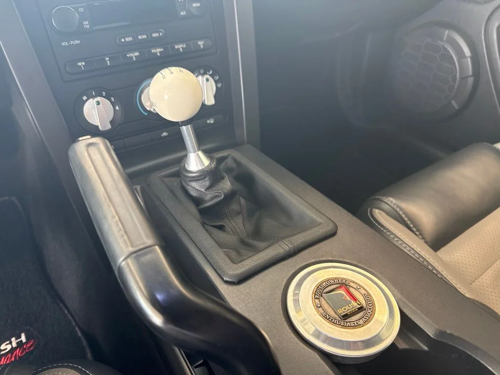 Used 2005 White Ford GT Deluxe image 17