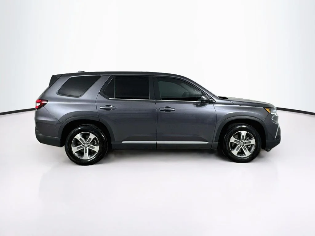 Certified Used 2025 Modern Steel Metallic Honda EX-L image 9