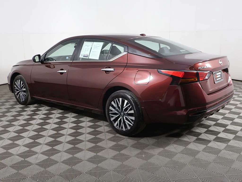Used 2024 Red Nissan 2.5 SV image 10
