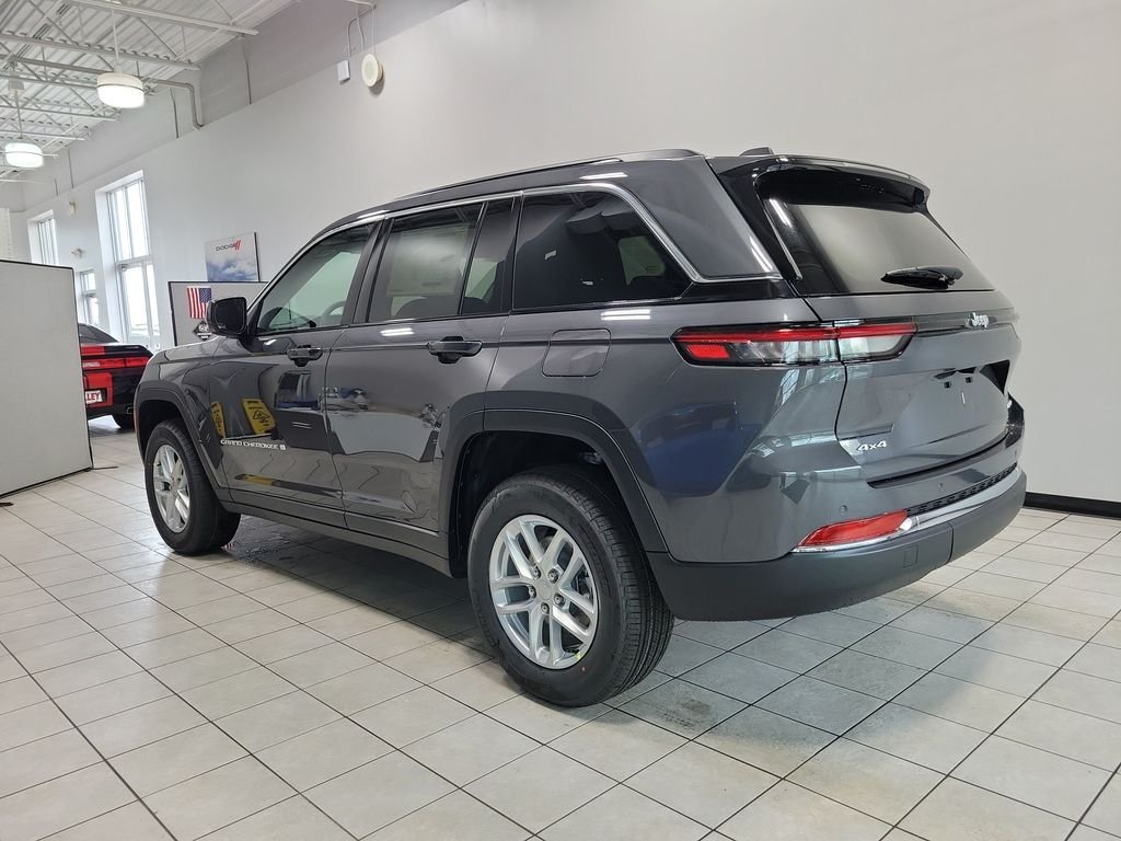 New 2026 Baltic Gray Metallic Clear-Coat Exterior Paint Jeep Laredo X image 5
