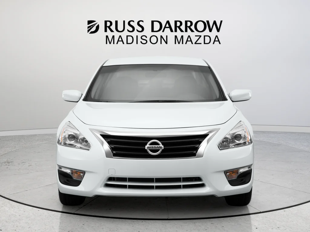 Used 2015 White Nissan 2.5 S image 7