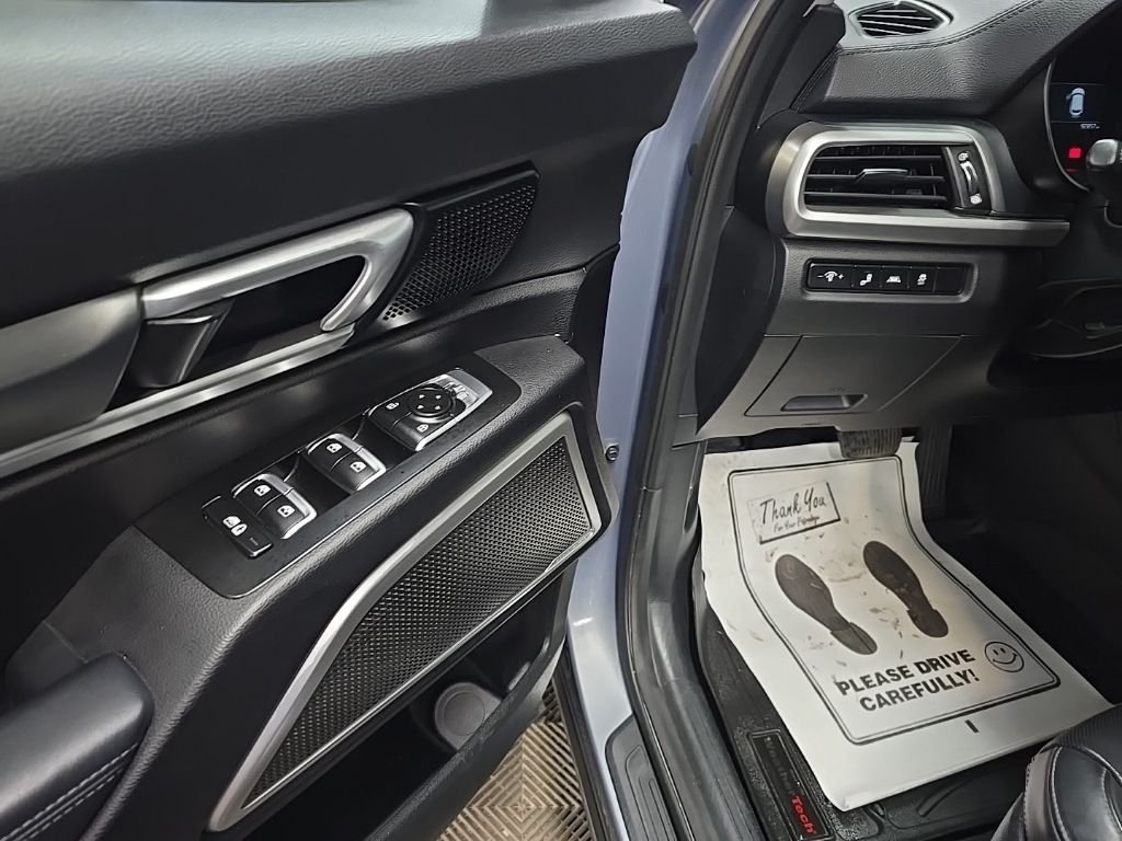 Used 2020 Silver Kia S image 28