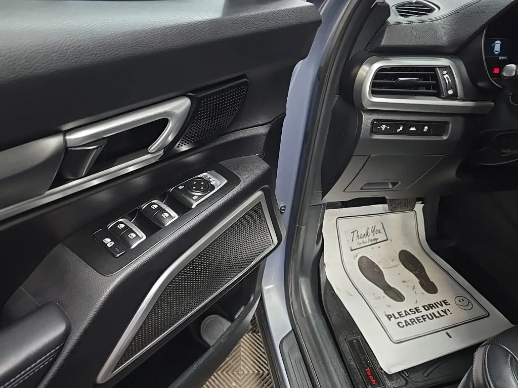 Used 2020 Silver Kia S image 28
