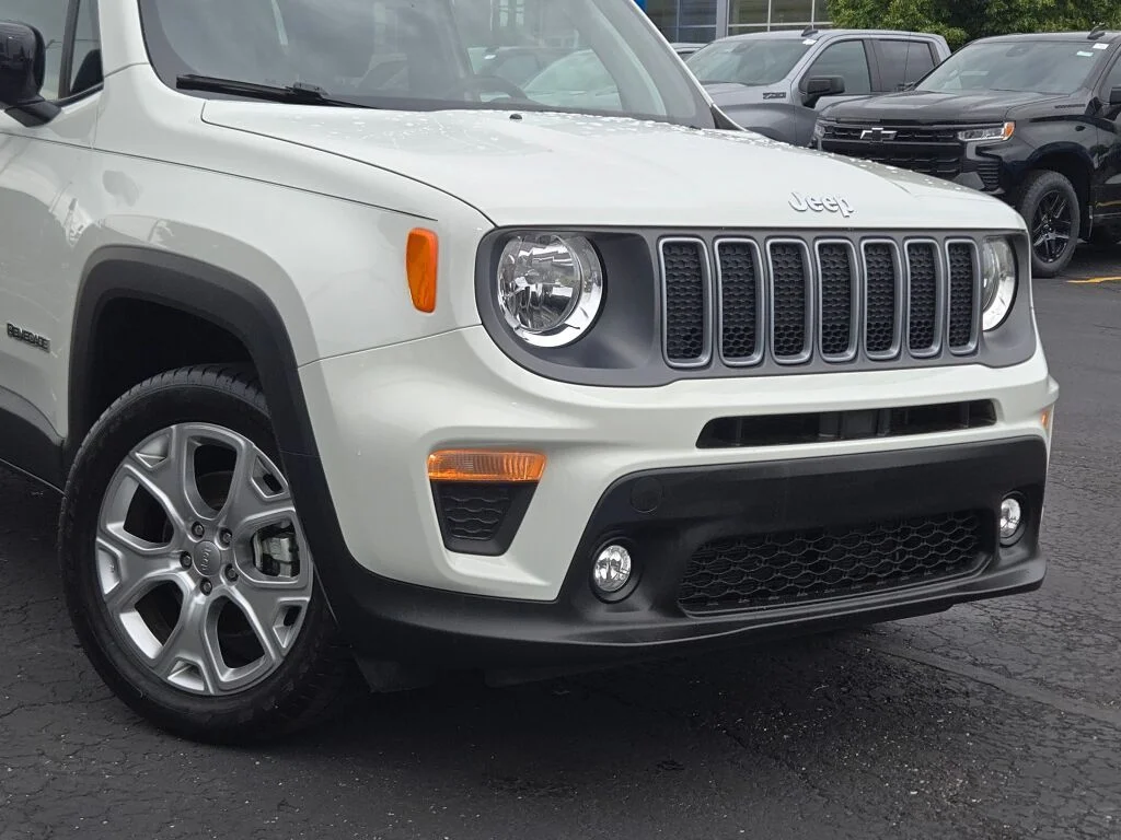 Used 2023 White Jeep Limited image 2