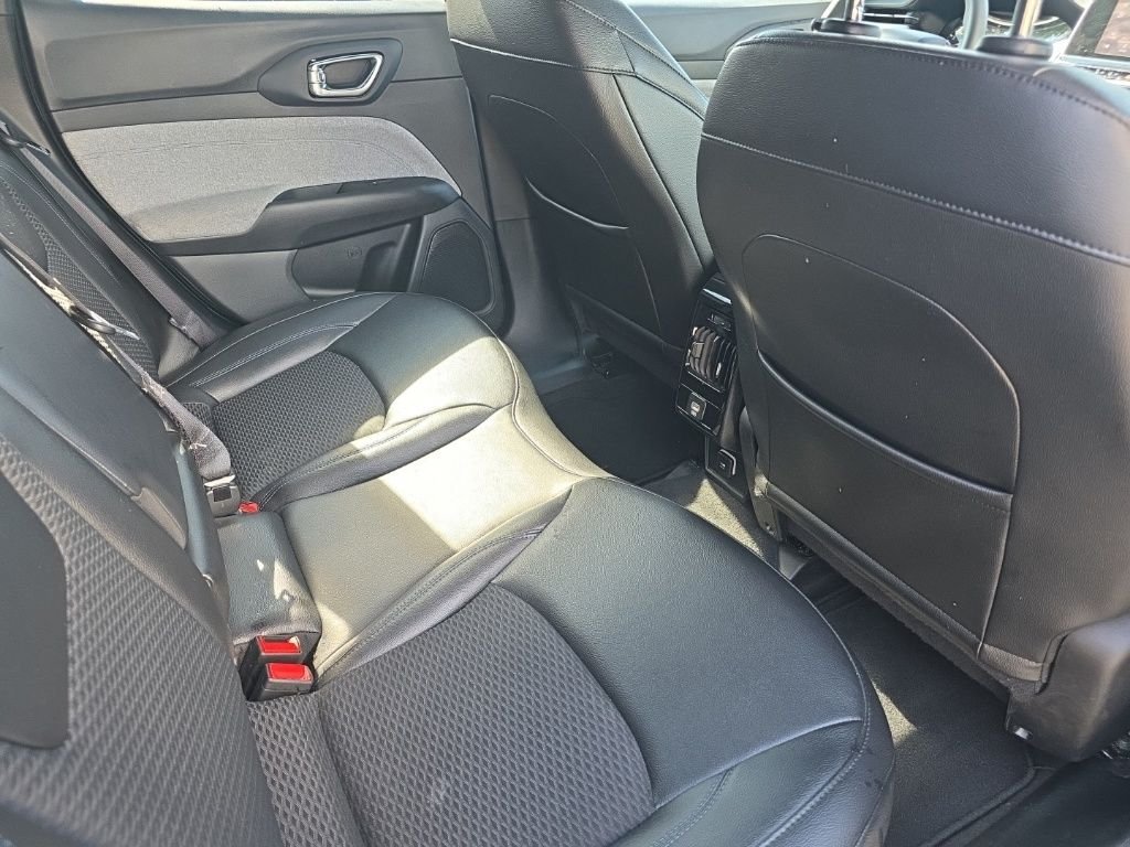 Used 2025 Black Jeep Latitude image 15