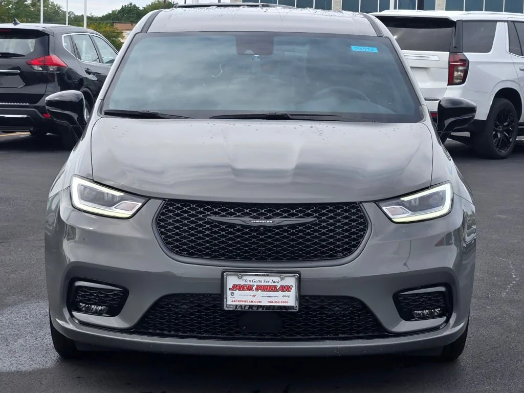 Used 2024 White Chrysler Select S Appearance image 2