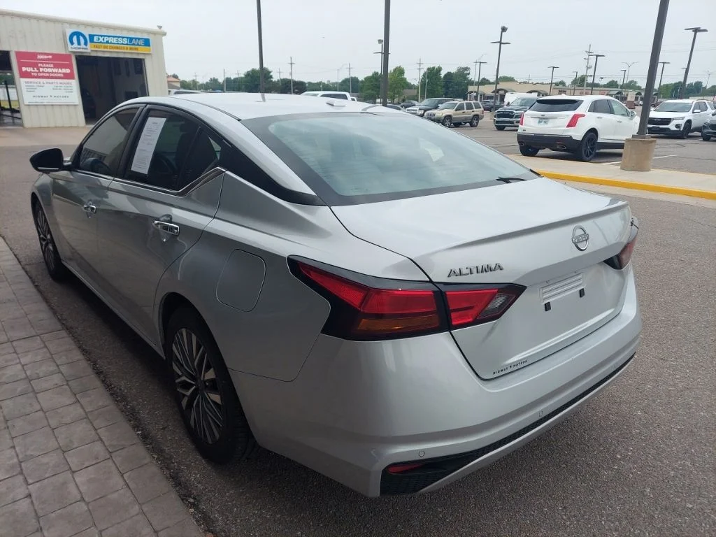 Used 2023 Silver Nissan 2.5 SV image 5
