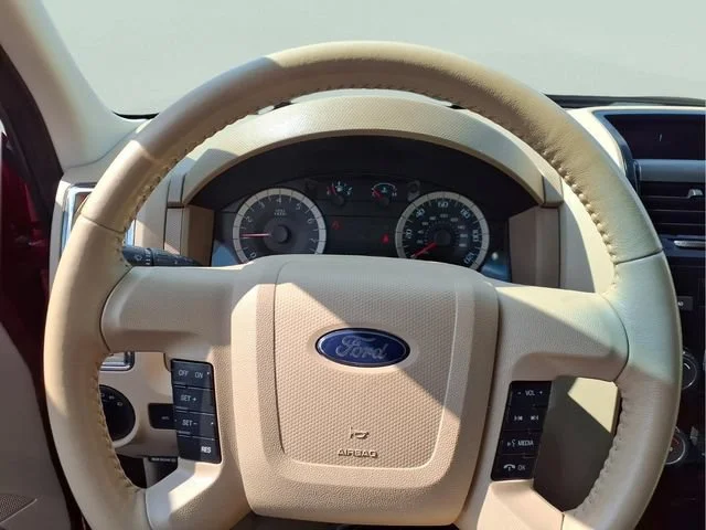 Used 2012  Ford Limited image 10