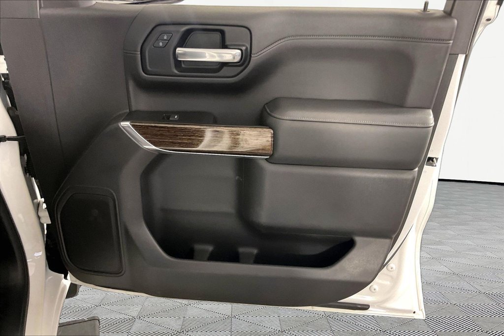 Used 2019 White GMC SLE image 24