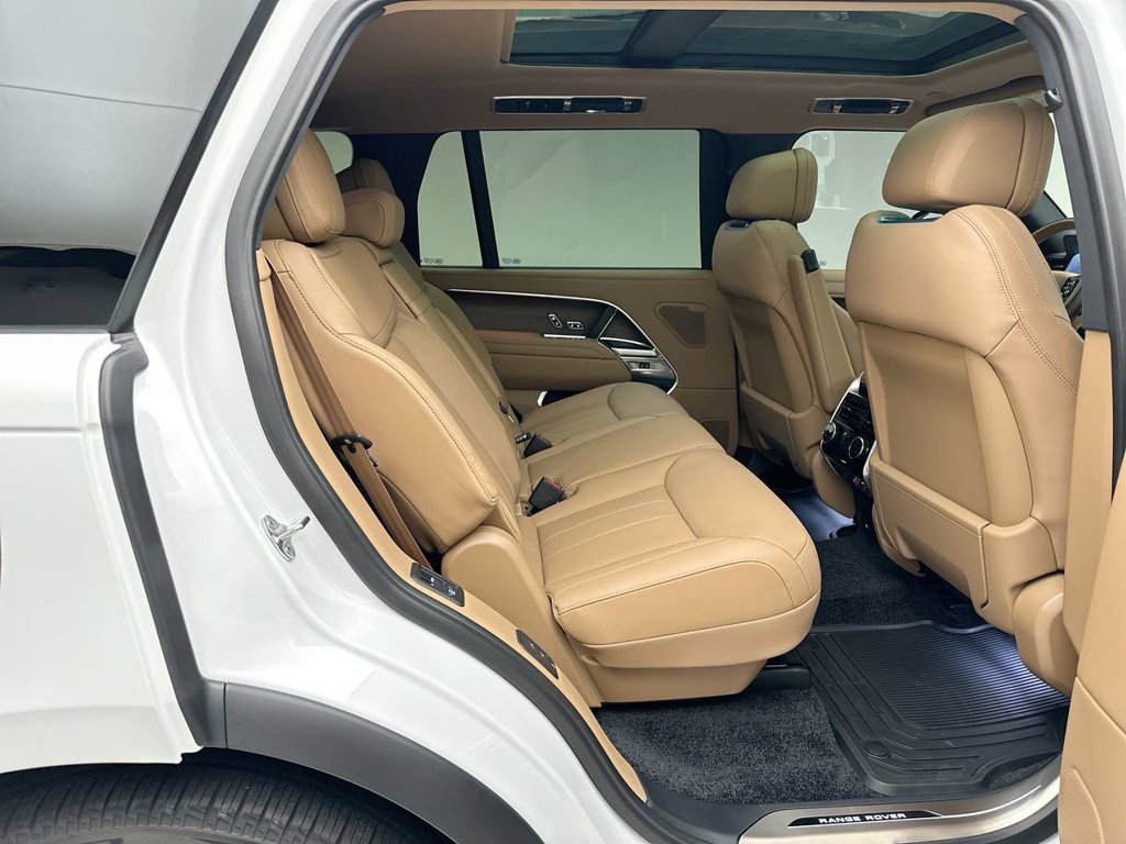 New 2027 Fuji White Land Rover SE image 7