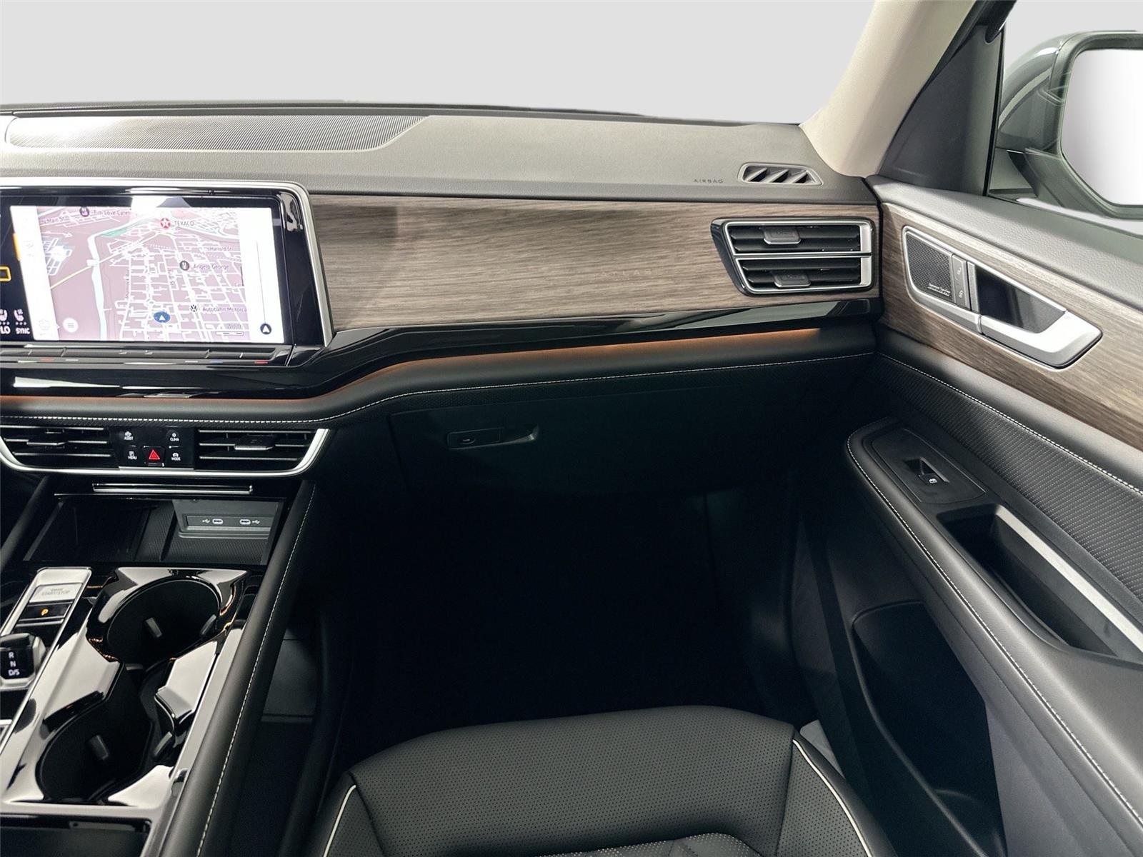 New 2026  Volkswagen 2.0T SEL Premium R-Line image 27