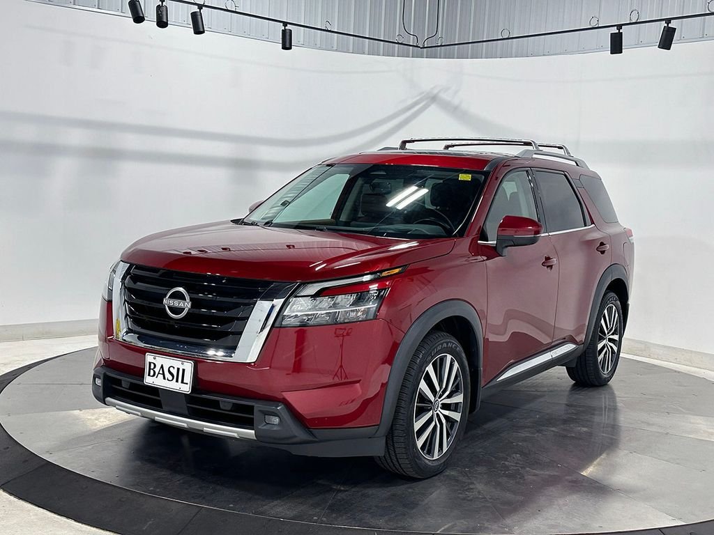 Used 2022 Red Nissan Platinum image 8