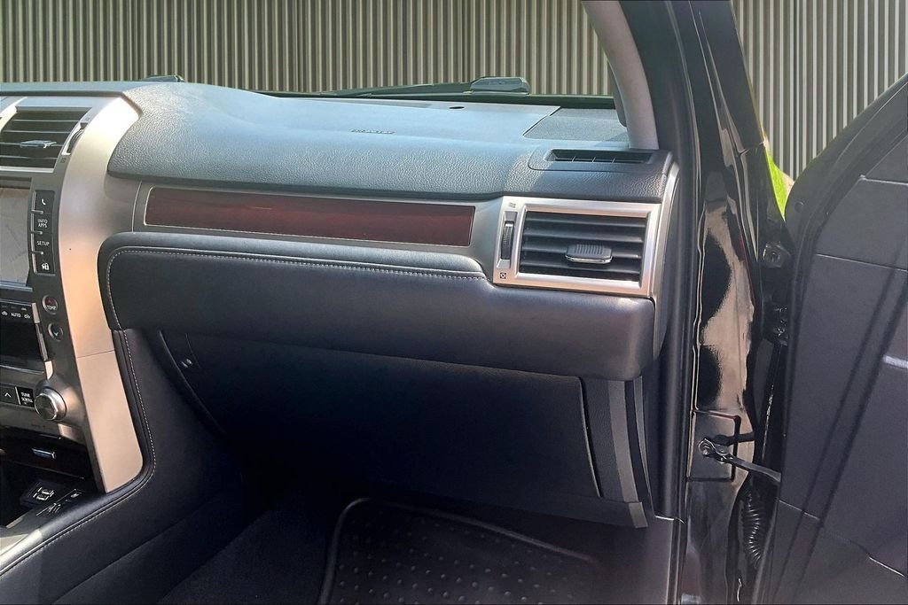 Used 2017 Black Lexus 460 image 19