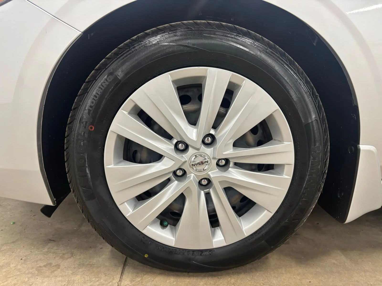 Used 2023 Silver Nissan S image 9