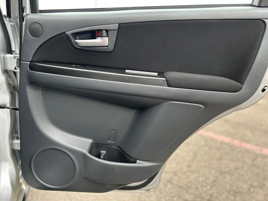 Used 2011 Silver Suzuki Premium image 22