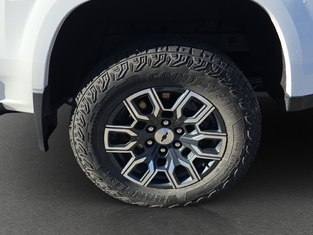Used 2024 Summit White Chevrolet Z71 image 5