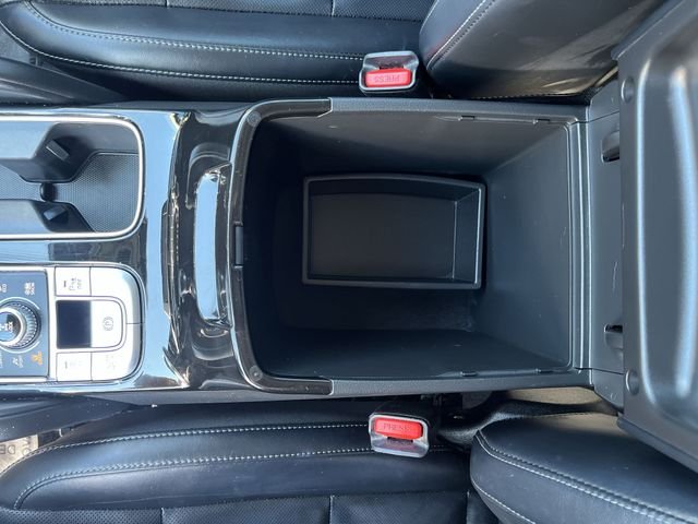 Used 2022 White Kia S image 25