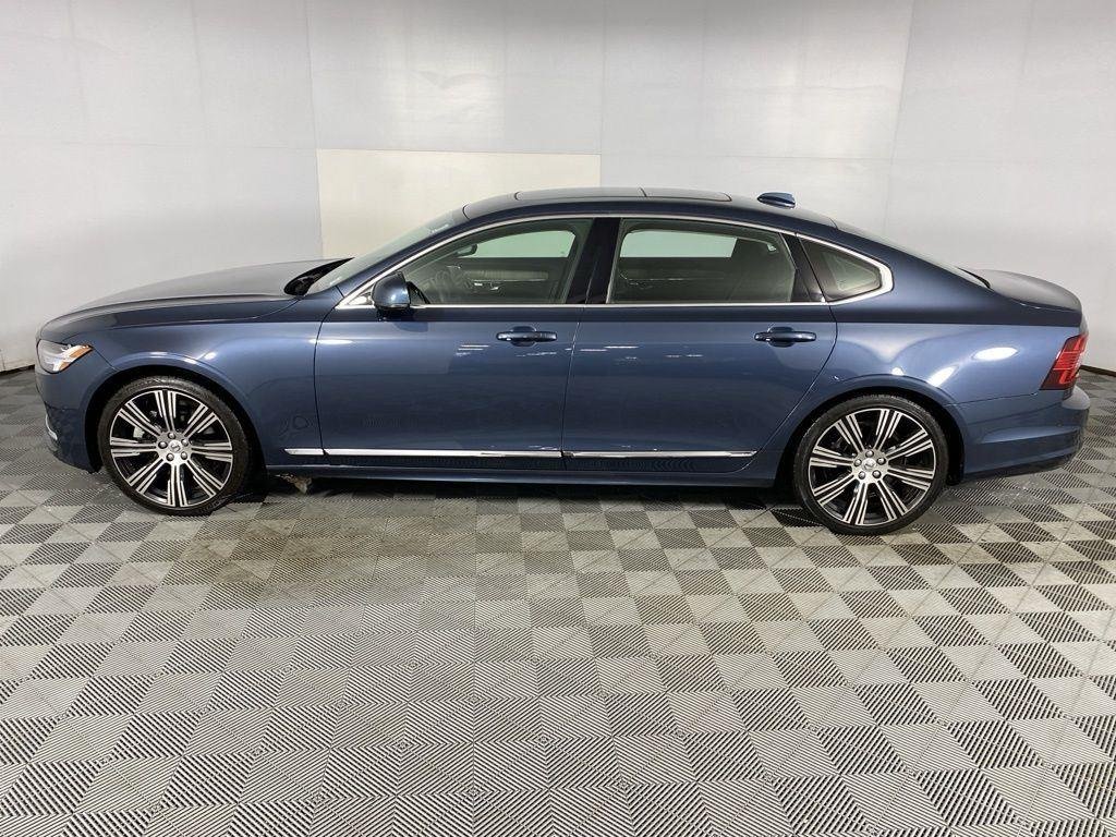 Used 2023 Denim Blue Metallic Volvo Ultimate image 7