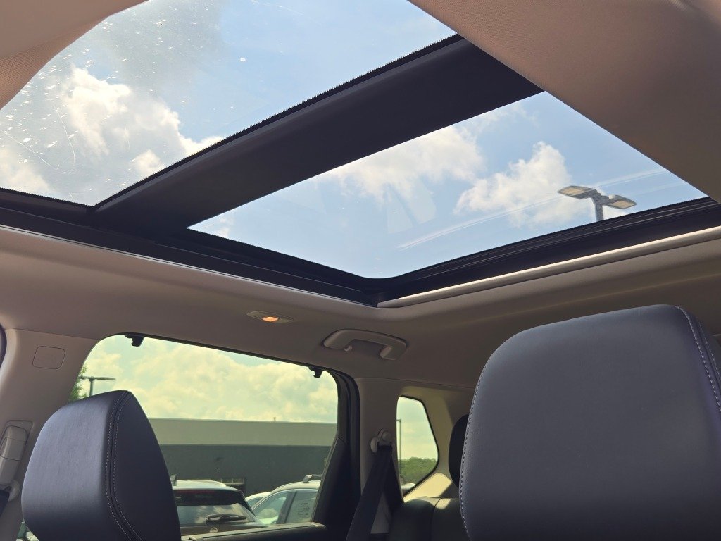 New 2026 Boulder Gray Pearl / Super Black Two-tone Nissan Platinum image 28