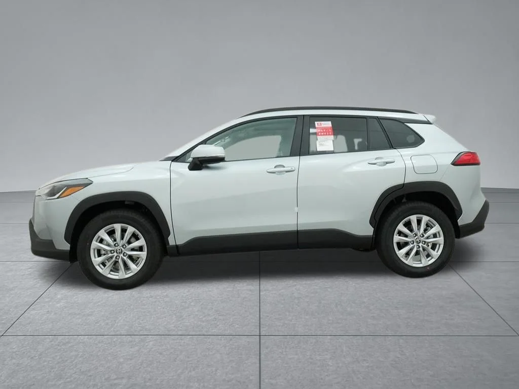 Used 2022 Silver Toyota LE image 22