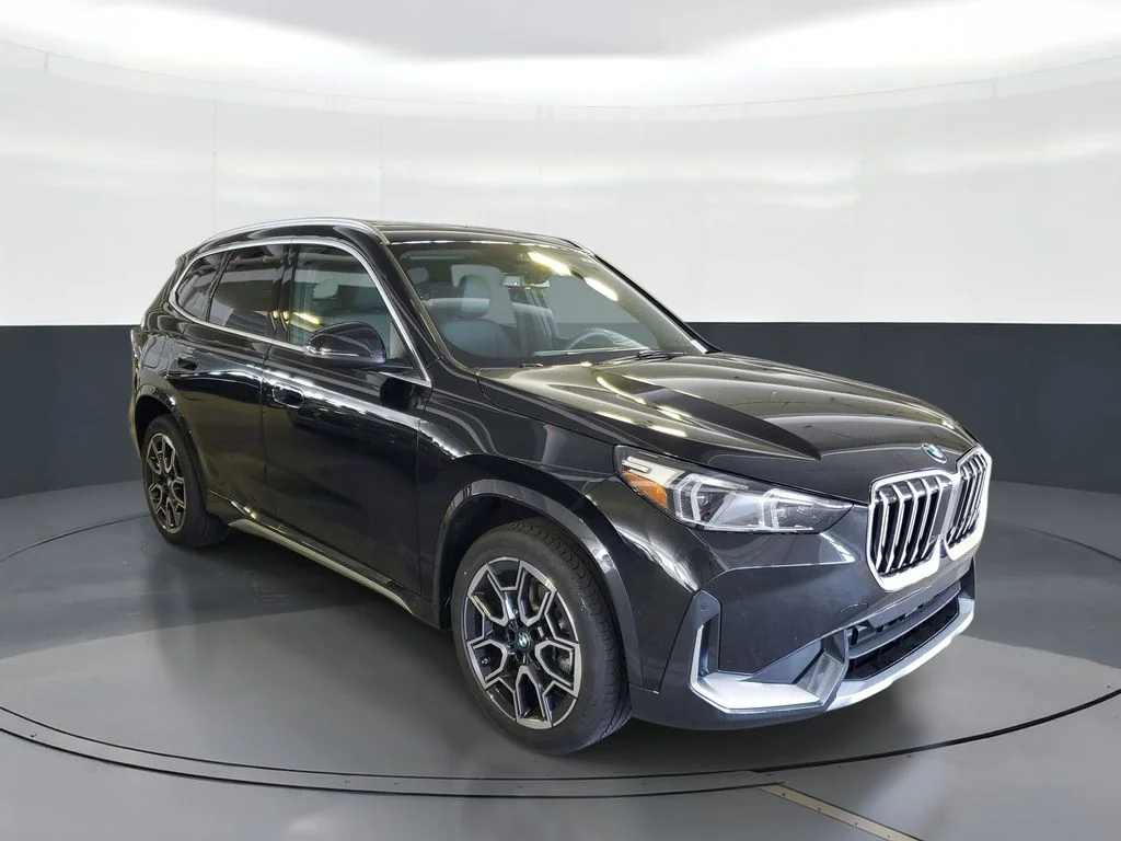 Used 2026 Black BMW xDrive28i image 2