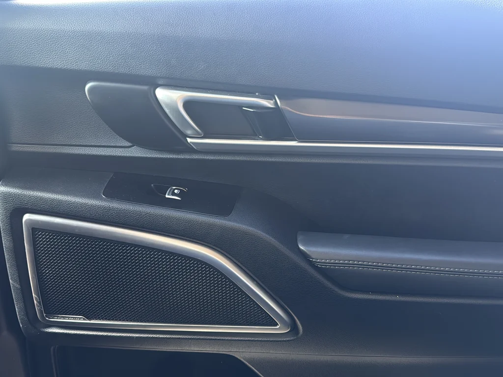 Used 2025 Black Kia S image 43