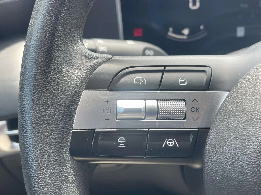 Used 2025 Gray Hyundai SEL image 19