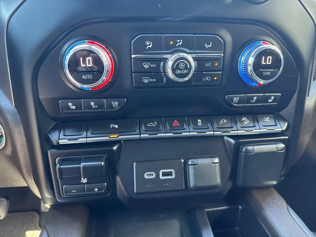 Used 2022 Pacific Blue Metallic GMC 