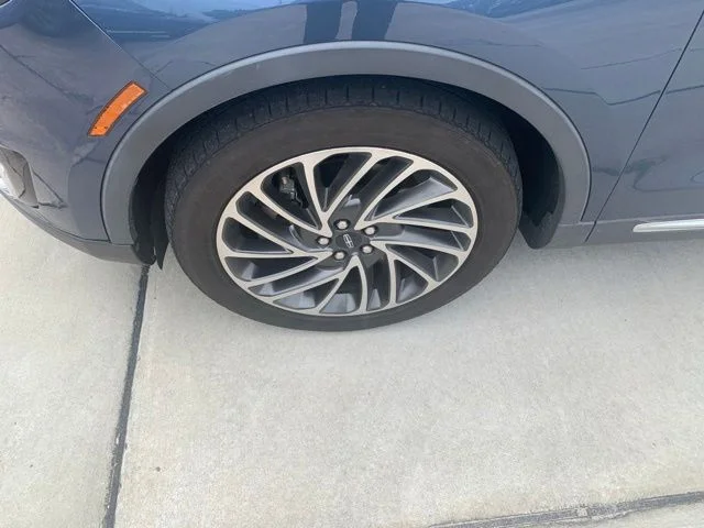 Used 2019 Blue Lincoln Reserve image 9