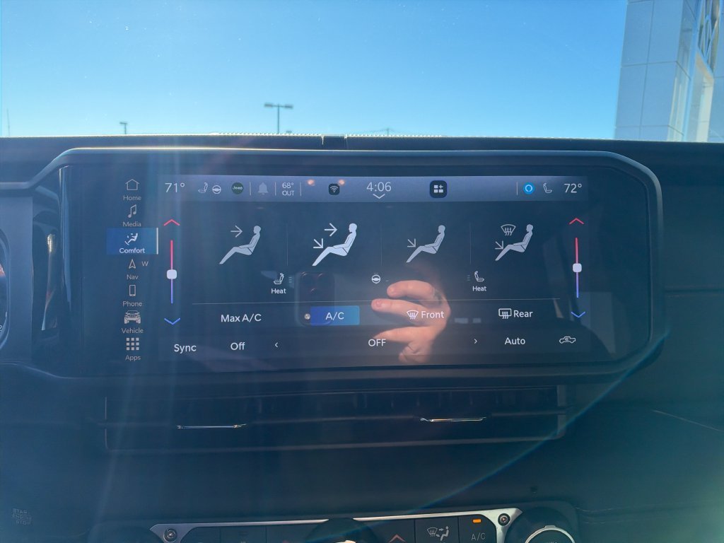 Used 2025 Green Jeep Mojave image 16