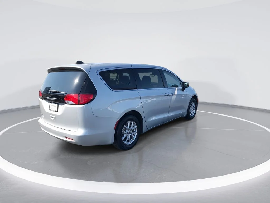 Used 2024 Silver Chrysler LX image 8