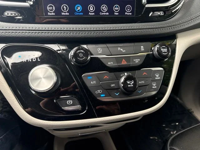 Used 2019 Black Chrysler Limited image 37