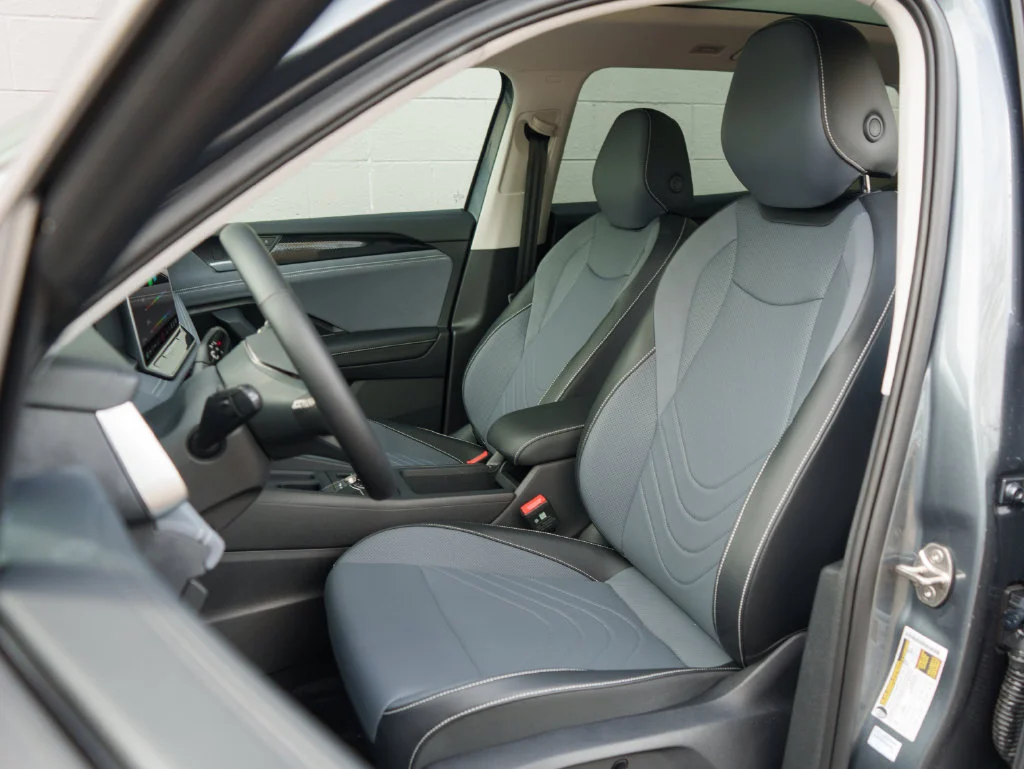 New 2026 Platinum Gray Metallic Volkswagen 2.0T SE image 10