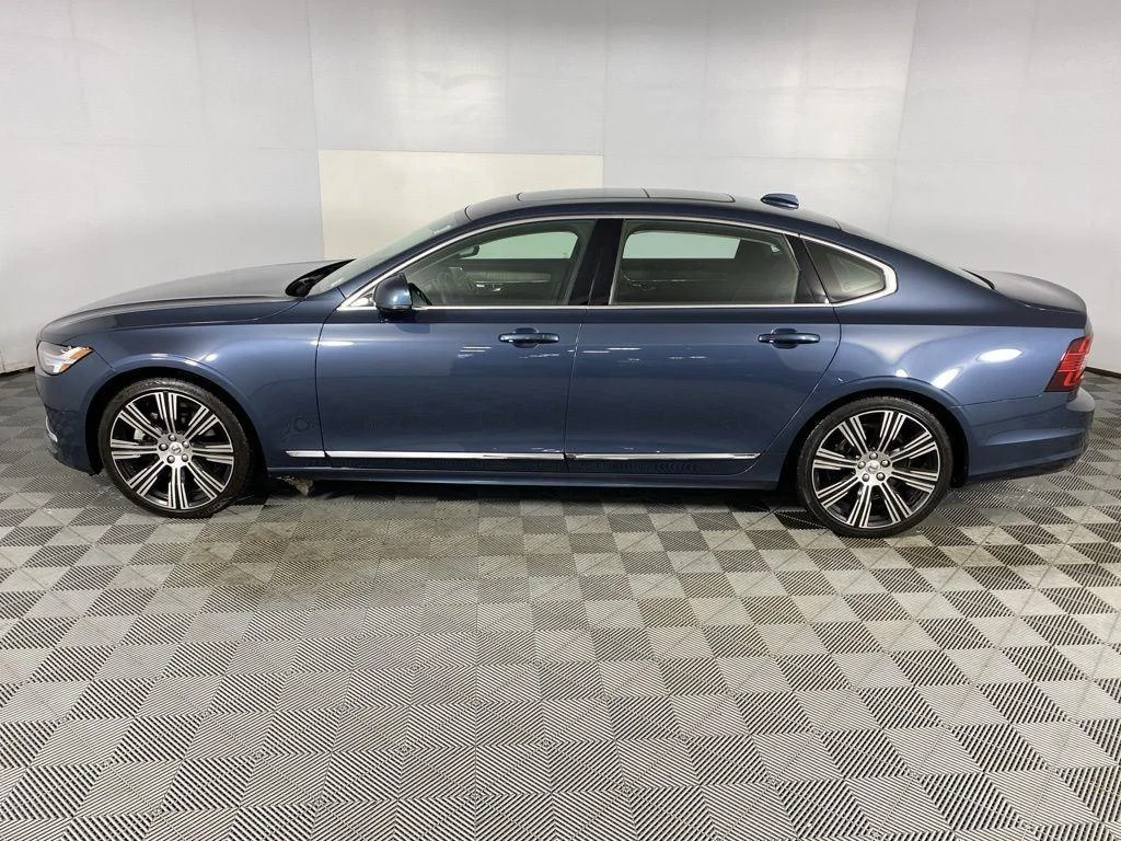Used 2023 Denim Blue Metallic Volvo Ultimate image 7