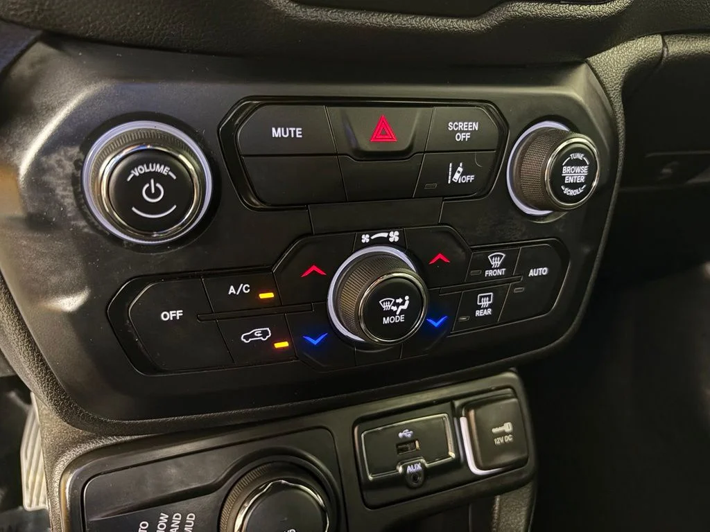 Used 2022 Gray Jeep Altitude image 27