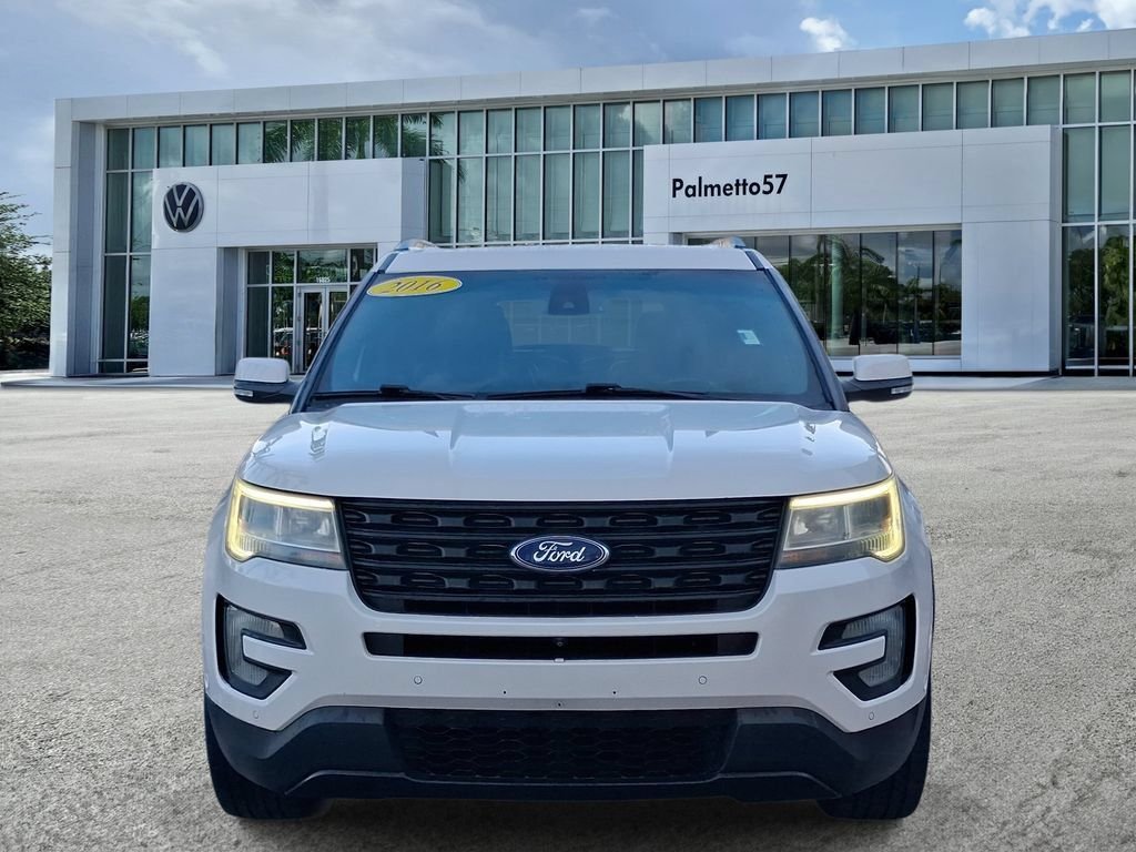 Used 2016 White Ford Limited image 2