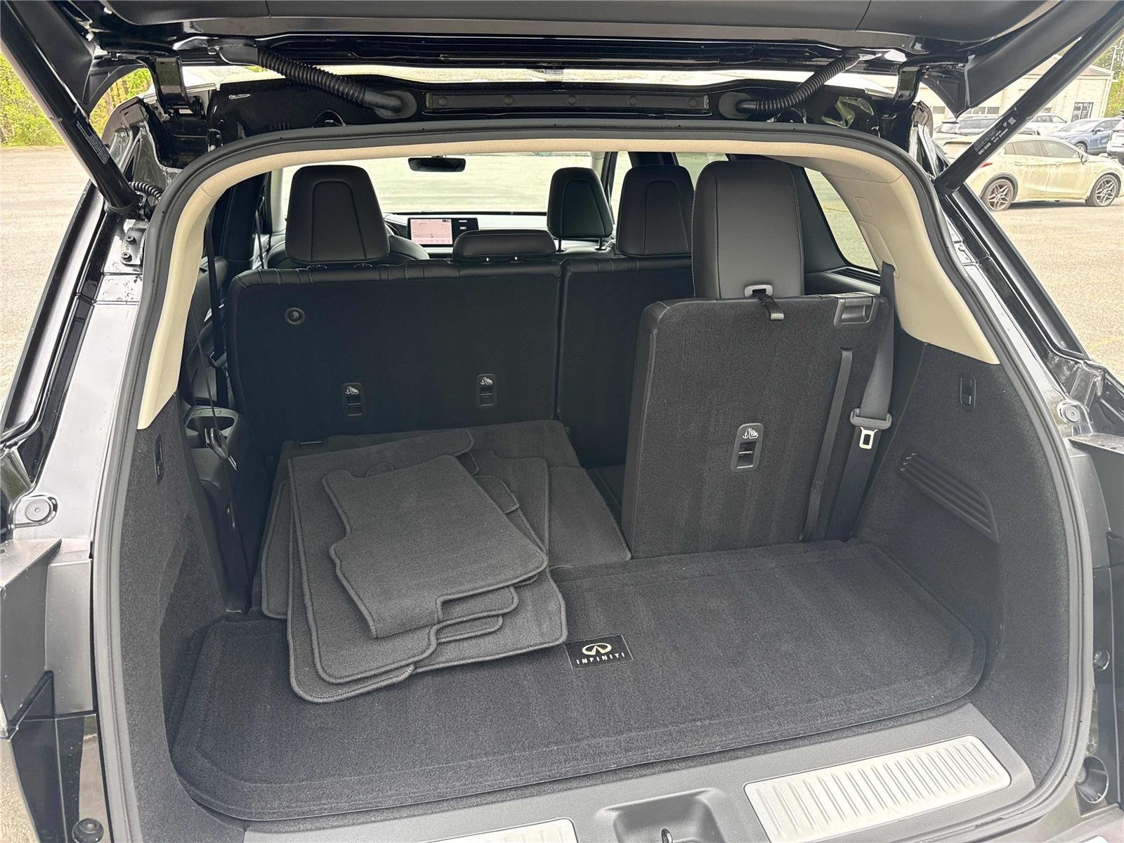 Used 2023 Mineral Black INFINITI LUXE image 31