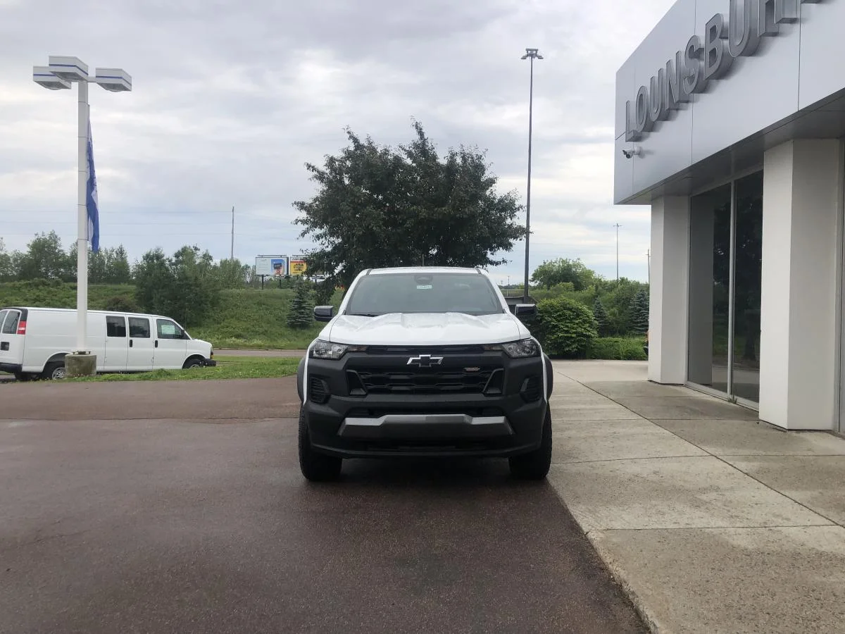 New 2026 White Chevrolet 4wd Crew Cab Trail image 3