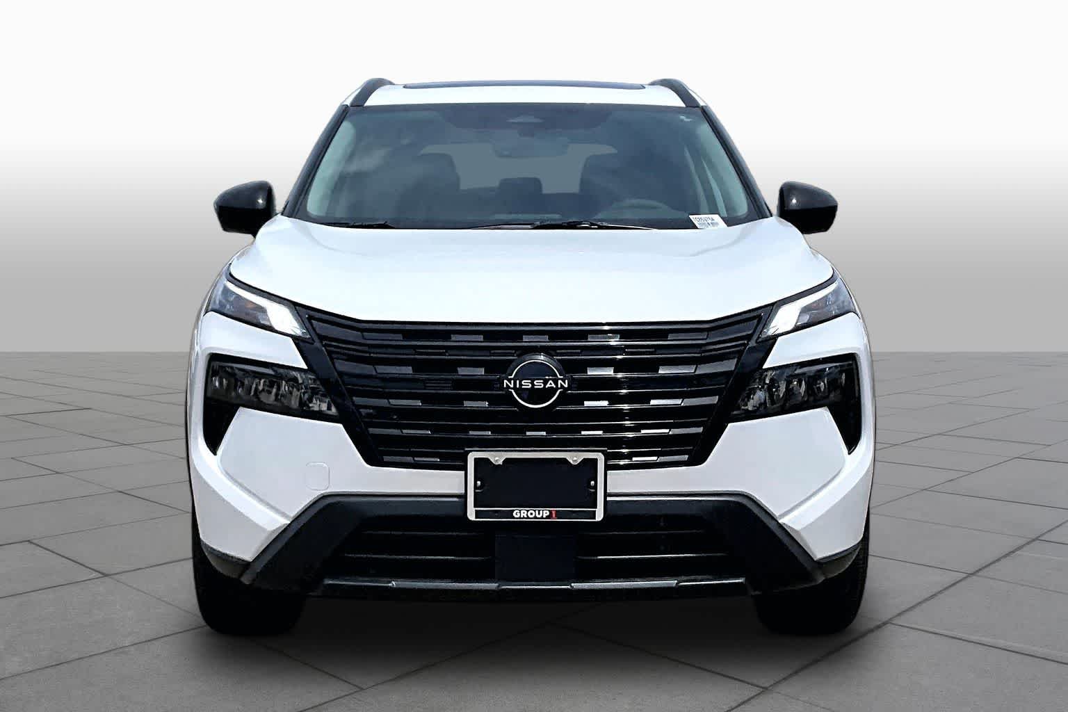 New 2026 Everest White Pearl TriCoat Nissan Dark Armor image 3