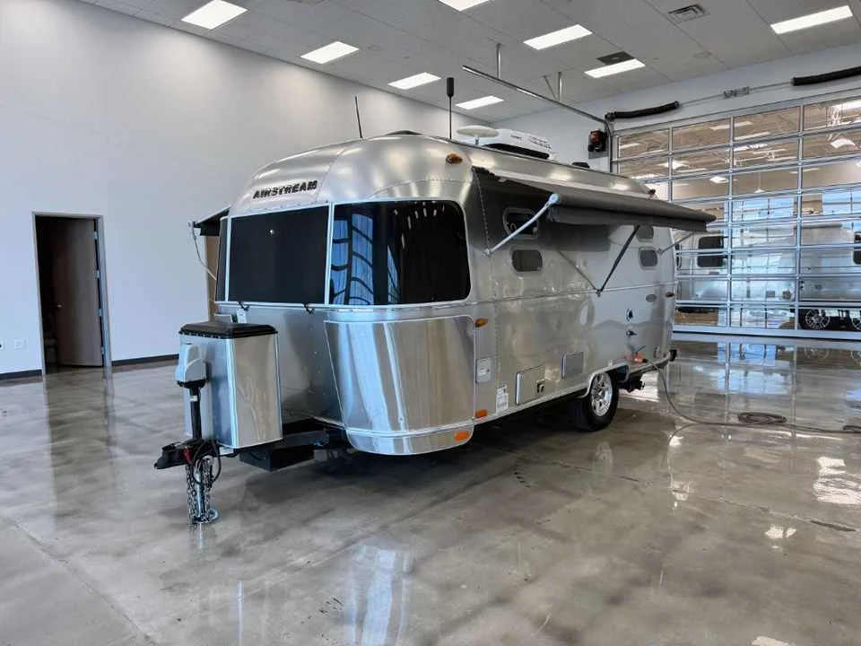 Used 2017 SILVER AIRSTREAM  image 11