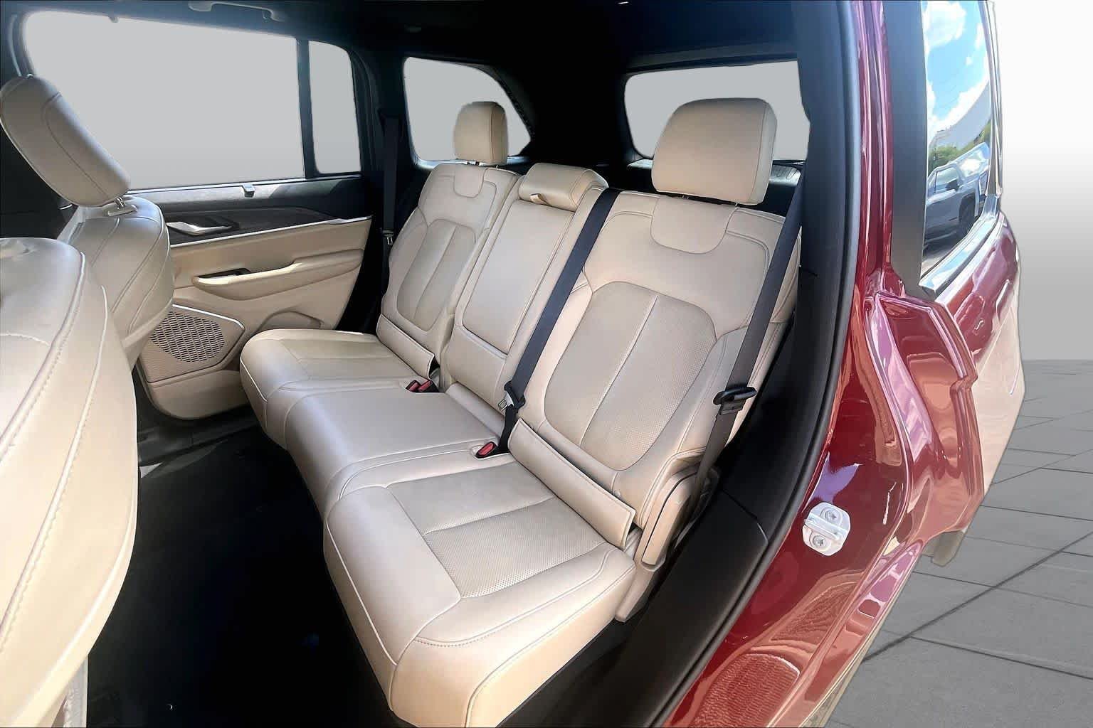 Used 2022 Velvet Red Pearlcoat Jeep  image 21