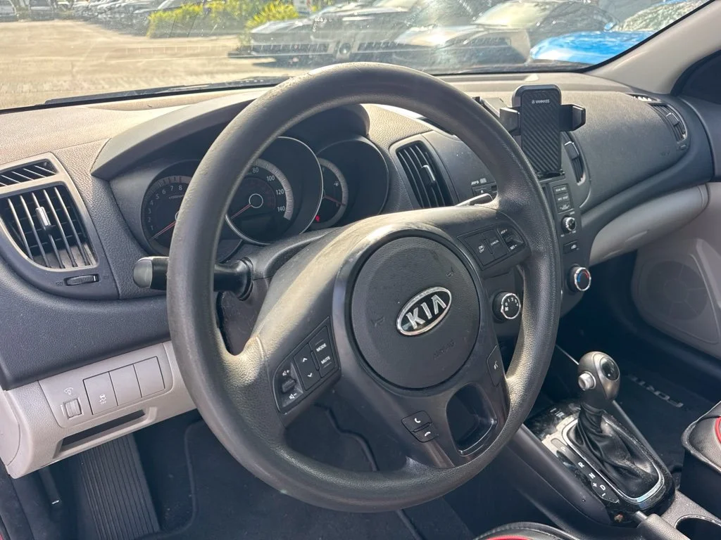 Used 2011 Spicy Red Kia EX image 9