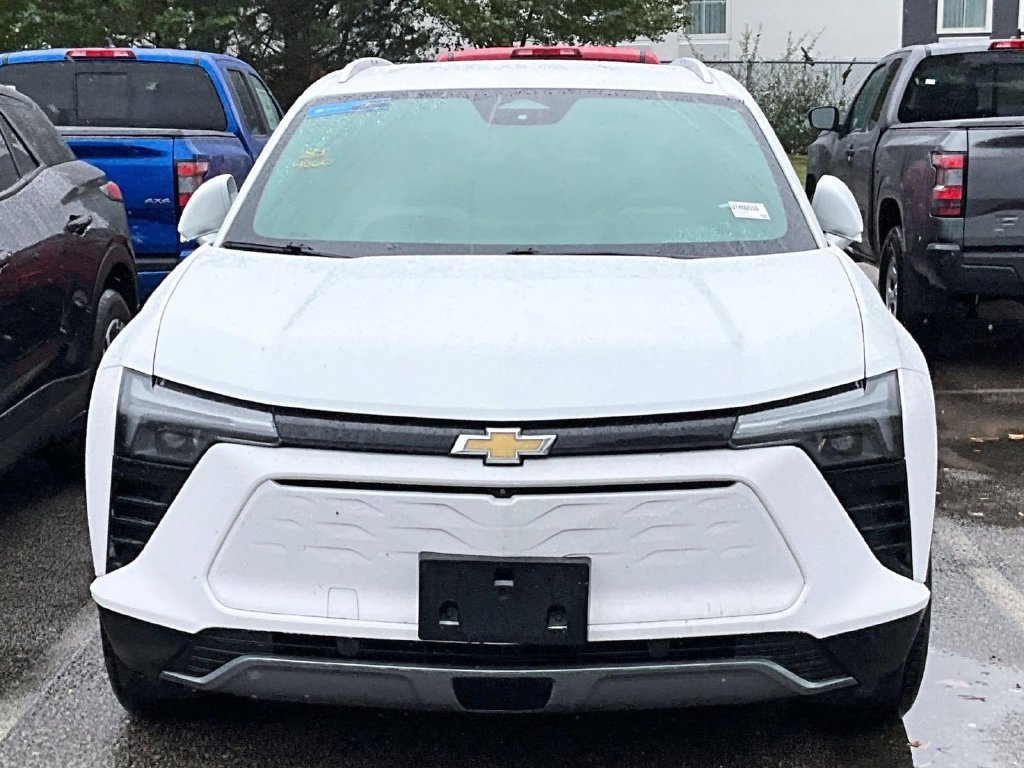 Used 2024 White Chevrolet LT image 2