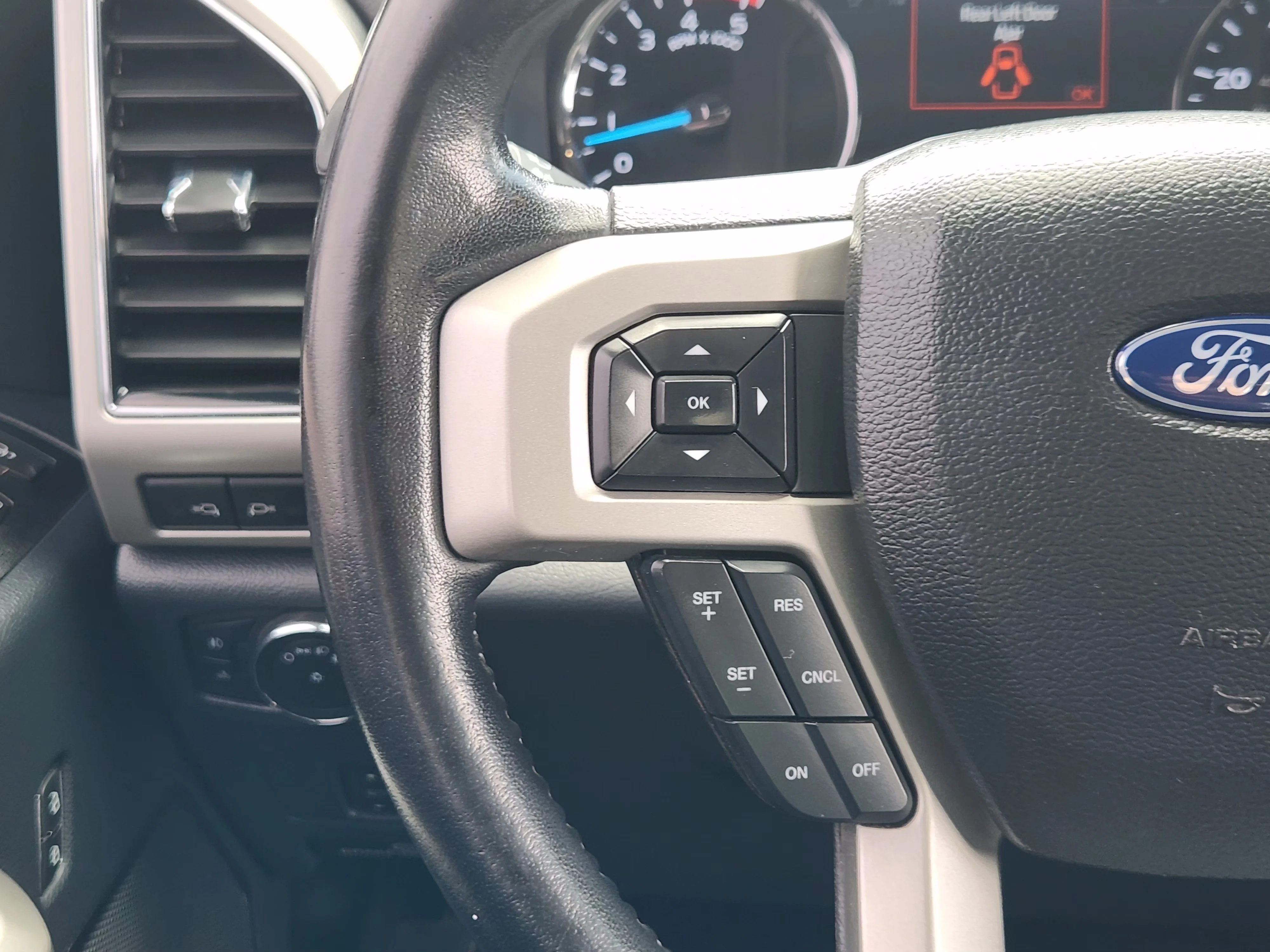 Used 2022  Ford XL image 26